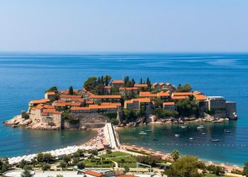 Las playas son uno de los puntos fuertes de este país/Foto: Sveti Stefan. PIXABAY