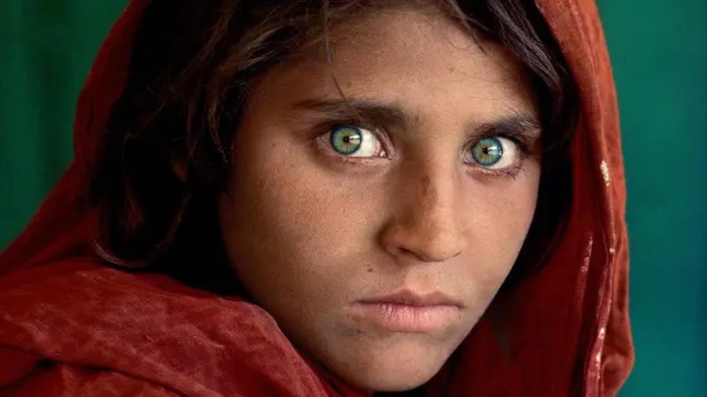 Tomada por Steve McCurry y publicada en la portada de National Geographic en 1985